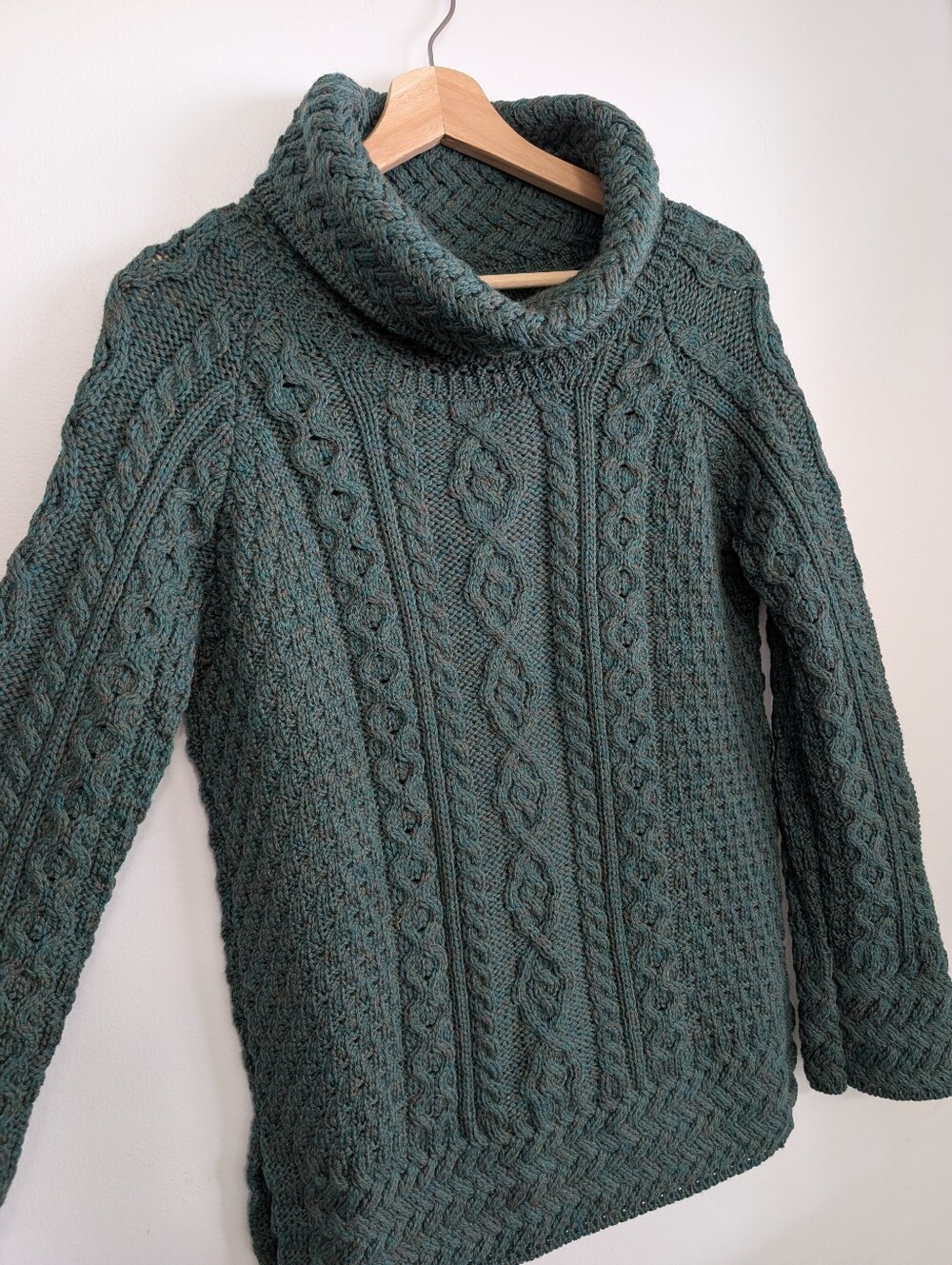 Aran Woollen Mills Merino Wool Sweater Small Green Warm Cowlneck Cable Knit